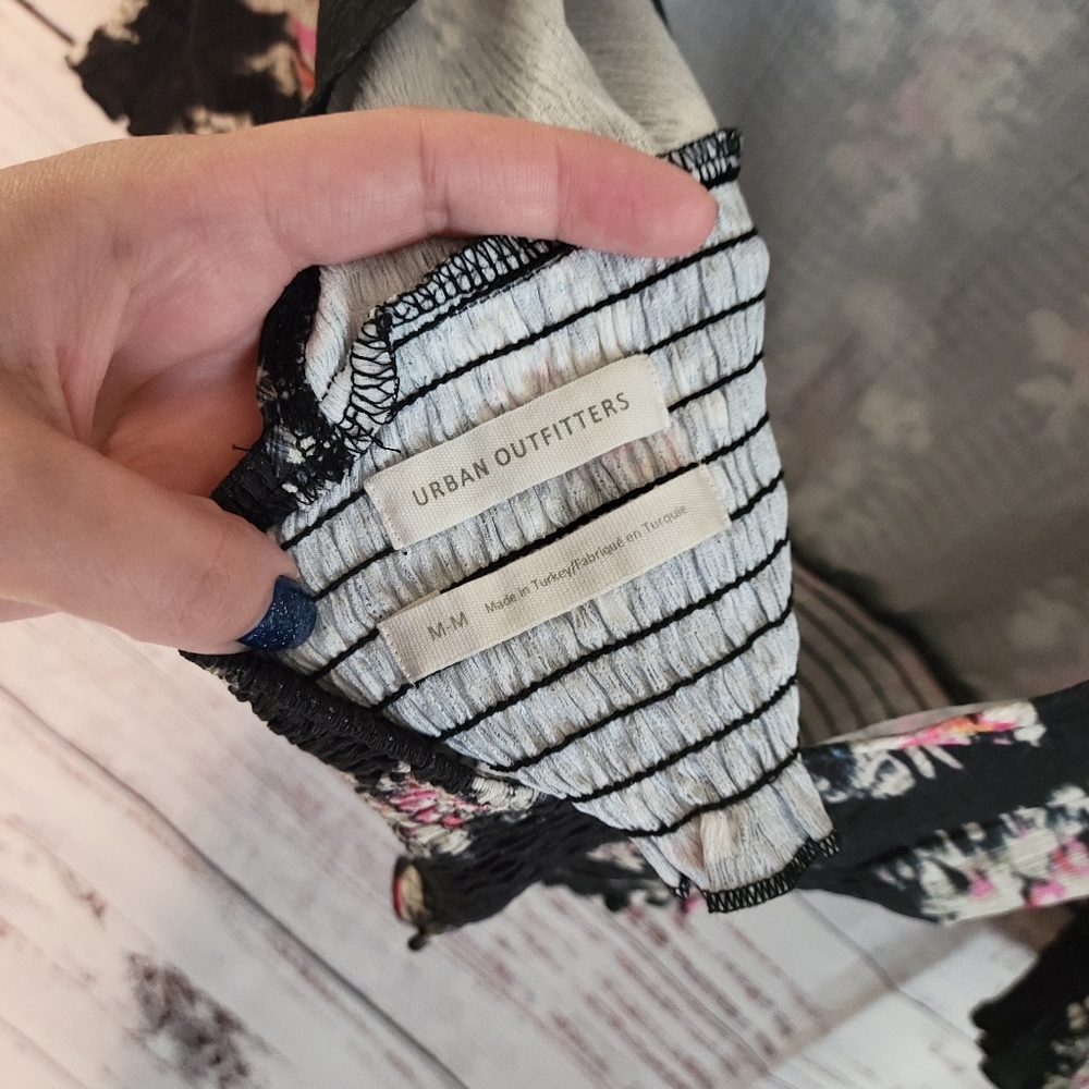 Urban Outfitters Black Noelle Open Back Crop Top NWTS - Picture 6 of 8